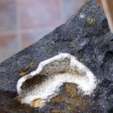 Philipsita
Fogars de Tordera, Girona, Cataluña, España
2 cm la geoda sobre matriz de basalto (Autor: Cristalino)