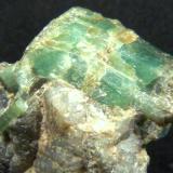 Berilo (variedad esmeralda)
Santa Terezinha de Goiás, Goiás, Brasil
3,5 x 4 x 2,5 cm.
Cristal mayor: 3 x 1,5 x 1,5 cm. (Autor: Felipe Abolafia)