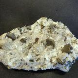 Calcopirita y cuarzo
Huarón, Pasco, Perú
12 x 5,5 x 6 cm. (Autor: Felipe Abolafia)