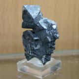 Hematite pseudo Magnetita (martita)
Volcán Payún Matru, Malargüe, Mendoza, Argentina.
50mm - 13mm - 21mm (Autor: Pedro Naranjo)