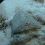 Analcima
Mont St. Hilaire, Quebec, Canadá
5 x 5,5 x 4 cm.
Detalle del prisma de petarasita (Autor: Felipe Abolafia)