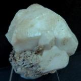 Analcima
Mont St. Hilaire, Quebec, Canadá
5 x 5,5 x 4 cm.
Analcima, oligoclasa, acmita y petarasita (Autor: Felipe Abolafia)