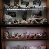 Both mineral display cabinets, all specimens from Skye and Arran.
As before, lighting is six (2W) (4100K) LED strips; supplied by Paul Lowe.
Each cabinet is 80cm across and 50cm high. (Author: Mike Wood)