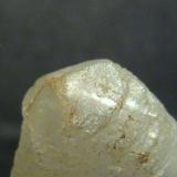 Calcita
Fuente de la Peña, Jaén, Andalucía, España
2,5 x 3,5 x 2 cm.
Detalle de la terminación trigonal del cristal. (Autor: Felipe Abolafia)