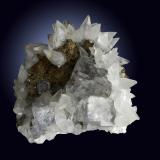 Fluorita, Calcita y Pirita..<br />Mina Naica, Naica, Municipio Saucillo, Chihuahua, México<br />8.0 cm. X 7.5 cm. X 4.0 cm..<br /> (Autor: jesus salinas)