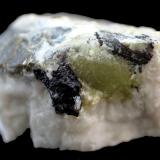 Moscovita (variedad pinita), Casiterita, Cuarzo<br />Mina San José de Valdeflórez, Cáceres ciudad, Comarca de Cáceres, Cáceres, Extremadura, España<br />56 x 47 x 32mm.<br /> (Autor: José Luis Zamora)