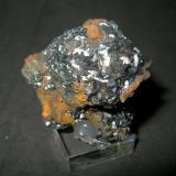 Pirolusita con Goethita y limonita<br />Sierra del Aljibe, Aliseda, Comarca Tajo-Salor Almonte, Cáceres, Extremadura, España<br />8 x 6,5 x 6 cm.<br /> (Autor: Juan C. Agua)
