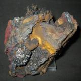 Pirolusita con Goethita y limonita<br />Sierra del Aljibe, Aliseda, Comarca Tajo-Salor Almonte, Cáceres, Extremadura, España<br />18 X 17 X 9 Cm.<br /> (Autor: Juan C. Agua)