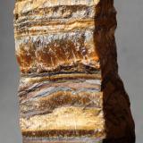 Cuarzo (variedad ojo de tigre)<br />Sudáfrica<br />50 x 26 x 19 mm.<br /> (Autor: José Luis Zamora)