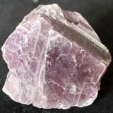 Lepidolita<br />Virgem da Lapa, Vale do Jequitinhonha, Minas Gerais, Brasil<br />73 x 74 x 23 mm.<br /> (Autor: José Luis Zamora)