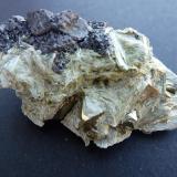 Pirita Octaédrica, Magnetita y TremolitaLa Herrería Mine, Burguillos del Cerro, Comarca Zafra-Río Bodión, Badajoz, Extremadura, Spain6 x 5 cm. (Autor: javier ruiz martin)