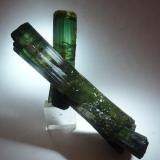 Turmalina (variedad verdelita)<br />Minas Gerais, Brasil<br />100x45 mm.<br /> (Autor: Jesus Franquesa Baucells)