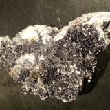 Cerusita, galena<br />Mina Mineralogia, El Molar, Comarca Priorat, Tarragona, Catalunya, España<br />4 x 2 x 1 cm<br /> (Autor: Javier Rodriguez)