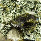 Epidota con Anfíbol (variedad uralita)<br />Mina Calumet, Distrito Turret, Condado Chaffee, Colorado, USA<br />5 x 5,5 x 3 cm.<br /> (Autor: Felipe Abolafia)