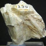 Wollastonita<br />Pedrera Xauxa (Pedrera Aymar), Turó de Xauxa / Sot de les Pedreres, Gualba, Comarca Vallès Oriental, Barcelona, Cataluña / Catalunya, España<br />3 x 3 x 2 cm.<br /> (Autor: Felipe Abolafia)