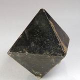 MagnetitaMinas Gerais, Brasil1,5 x 1,5 x 2 cm. (Autor: Felipe Abolafia)