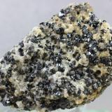 Franklinita<br />Mina Franklin, Franklin, Distrito minero Franklin, Condado Sussex, New Jersey, USA<br />51x38 mm<br /> (Autor: Juan Espino)