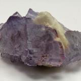 Fluorita, Barita<br />Zona minera de Berbes, Berbes, Ribadesella, Comarca Oriente, Principado de Asturias (Asturias), España<br />7x5cm, cristales hasta 25mm de arista<br /> (Autor: Raul Vancouver)