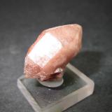 Cuarzo<br />Bailén, Comarca Sierra Morena, Jaén, Andalucía, España<br />2.5 x 1.5 cm.<br /> (Autor: prcantos)