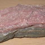 PiroxmangitaEl Molar, Comarca Priorat, Tarragona, Cataluña / Catalunya, España8''5 x 2''5 cm (Autor: phrancko)