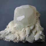 Calcita, prehnita y actinolitaOficarsa Quarry, De las Culebras Hill, Carchelejo, Cárcheles, Comarca Sierra Mágina, Jaén, Andalusia, Spain4''5 x 3 cm. (Autor: prcantos)