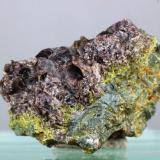 Axinita-(Fe)Barranc de les Collades, Pantà d'Escales, Casterner de les Olles, Tremp, Comarca Pallars Jussà, Lérida / Lleida, Cataluña / Catalunya, España30x19 mm. (Autor: Juan Espino)