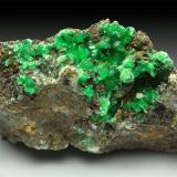 Annabergite (Mg-bearing annabergite)Mina Km-3, Lavrion, Distrito minero Lavrion, Prefectura Attikí (Attica), Grecia4 x 2 x 2.5 cm (Author: xdxucn)