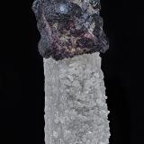 Fluorite, QuartzKara-Oba, Betpak-Dala (Bet-Pak-Dala) Desert, Karaganda Region, Kazakhstan9.1 x 3.3 cm (Author: am mizunaka)