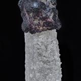 Fluorite, Quartz<br />Kara-Oba, Betpak-Dala (Bet-Pak-Dala) Desert, Karaganda Region, Kazakhstan<br />9.1 x 3.3 cm<br /> (Author: am mizunaka)