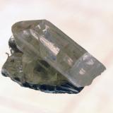 AnglesitaLinares, Comarca Sierra Morena, Jaén, Andalucía, EspañaMedidas pieza: 3,3x1,8x1,4 cm (Autor: Sergio Pequeño)