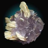 Fluorita, Barita<br />Zona minera de Berbes, Berbes, Ribadesella, Comarca Oriente, Principado de Asturias (Asturias), España<br />10x10cm, cristales hasta 3cm<br /> (Autor: Raul Vancouver)