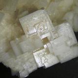 Halita<br />Salinas de Imón, Imón, Sigüenza, Comarca Serranía de Guadalajara, Guadalajara, Castilla-La Mancha, España<br />7 x 8,5 x 3 cm.<br /> (Autor: Felipe Abolafia)