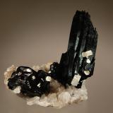 SchorlZona Brandberg, Región Erongo, Namibia5.6 x 9.1 cm (Author: crosstimber)