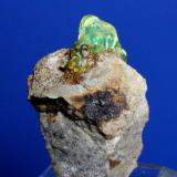 Opal var hyalite<br />Zacatecas, Mexico<br />4.1 x 2.8 x 2.1 cm<br /> (Author: Don Lum)