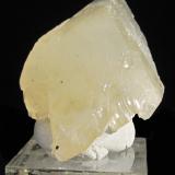 Calcite<br />Elmwood Mine, Carthage, Central Tennessee Ba-F-Pb-Zn District, Smith County, Tennessee, USA<br />5.6 x 3.3 x 2.5 cm<br /> (Author: steven calamuci)