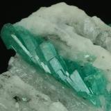 Beryl (variety emerald), Calcite<br />Coscuez mining district, Municipio San Pablo de Borbur, Western Emerald Belt, Boyacá Department, Colombia<br />Detail - FOV=5cm<br /> (Author: Fiebre Verde)