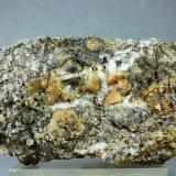 Magnesita (variedad pistomesita)<br />Afloramientos cuarzo azul, Hondón de los Frailes, Albatera, Comarca Vega Baja del Segura, Alicante / Alacant, Comunidad Valenciana / Comunitat Valenciana, España<br />100x60 mm.<br /> (Autor: Juan Espino)