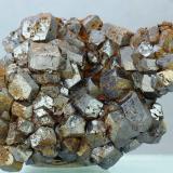 Magnetita<br />Mina Isabelita, Valle de los Ecos, Burguillos del Cerro, Comarca Zafra-Río Bodión, Badajoz, Extremadura, España<br />60x44x35 mm<br /> (Autor: Juan Espino)