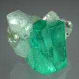 Beryl (variety emerald), Calcite<br />Muzo mining district, Western Emerald Belt, Boyacá Department, Colombia<br />Main crystal = 13mm<br /> (Author: Fiebre Verde)