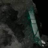 Beryl (variety emerald), Calcite, QuartzCoscuez (distrito minero), Municipio San Pablo de Borbur, Cinturón Esmeraldífero Occidental, Departamento Boyacá, ColombiaDetail - FOV=4cm (Author: Fiebre Verde)