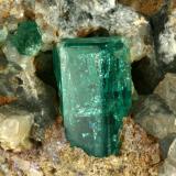 Beryl (variety emerald), Calcite<br />La Pita mining district, Cunas Mine, Municipio Maripí, Western Emerald Belt, Boyacá Department, Colombia<br />Detail - xl length=14mm<br /> (Author: Fiebre Verde)