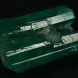 Beryl (variety emerald), Quartz<br />Muzo mining district, Western Emerald Belt, Boyacá Department, Colombia<br />xl=19mm<br /> (Author: Fiebre Verde)