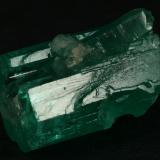 Beryl (variety emerald), Quartz<br />Muzo mining district, Western Emerald Belt, Boyacá Department, Colombia<br />xl=19mm<br /> (Author: Fiebre Verde)