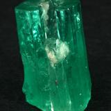 Beryl (variety emerald), Quartz<br />Muzo mining district, Western Emerald Belt, Boyacá Department, Colombia<br />xl=19mm<br /> (Author: Fiebre Verde)