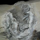 Celestina.Yacimiento de Celestinas, Torà, Comarca Solsonès, Lérida / Lleida, Cataluña / Catalunya, España6''1 x 4''3 cm Obertura de la geoda (Autor: phrancko)