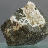 Gonnardita<br />Cantera Arzollar, Valverde, Ciudad Real, Comarca Campo de Calatrava, Castilla-La Mancha, España<br />40x40 mm<br /> (Autor: Juan Espino)