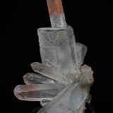 Quartz, Hematite<br />Jinlong Hill, Longchuan, Heyuan Prefecture, Guangdong Province, China<br />8.1 x 3.5 x 7.0 cm<br /> (Author: am mizunaka)