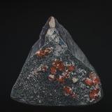 Quartz, Hematite, Calcite<br />Frizington, West Cumberland Iron Field, former Cumberland, Cumbria, England / United Kingdom<br />6.9 x 6.2 cm<br /> (Author: am mizunaka)
