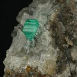 Beryl (variety emerald), Calcite<br />Peñas Blancas Mine, Municipio San Pablo de Borbur, Western Emerald Belt, Boyacá Department, Colombia<br />47x30x35mm<br /> (Author: Fiebre Verde)