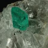 Beryl (variety emerald), Calcite<br />Peñas Blancas Mine, Municipio San Pablo de Borbur, Western Emerald Belt, Boyacá Department, Colombia<br />47x30x35mm<br /> (Author: Fiebre Verde)